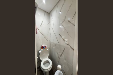 Banheiro da Suíte de casa à venda com 2 quartos, 150m² em Parque Novo Oratório, Santo André