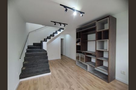 Casa para alugar com 3 quartos, 150m² em Vila Santo Estefano, São Paulo