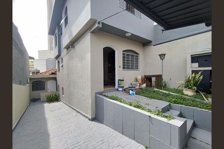 Quintal de casa para alugar com 3 quartos, 150m² em Vila Santo Estefano, São Paulo