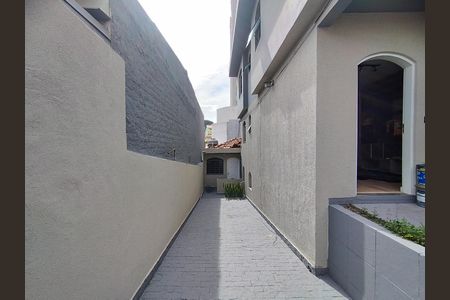 Garagem de casa para alugar com 3 quartos, 150m² em Vila Santo Estefano, São Paulo