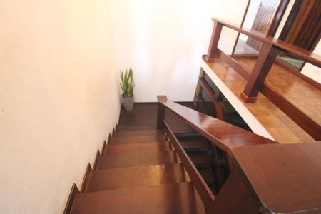Escada de casa à venda com 3 quartos, 450m² em Pedreira, São Paulo