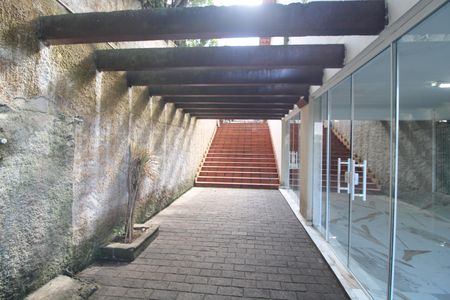 Garagem de casa à venda com 3 quartos, 450m² em Pedreira, São Paulo
