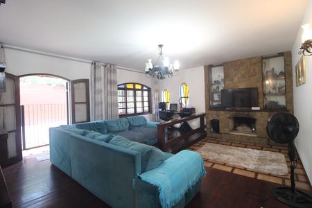 Casa à venda com 3 quartos, 450m² em Pedreira, São Paulo