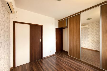 Apartamento à venda com 100m², 3 quartos e 2 vagas Apartamento à venda com 100m², 3 quartos e 2 vagasSuite