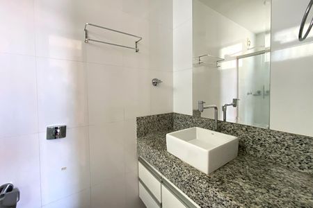 Apartamento à venda com 100m², 3 quartos e 2 vagas Apartamento à venda com 100m², 3 quartos e 2 vagasBanheiro da Suíte