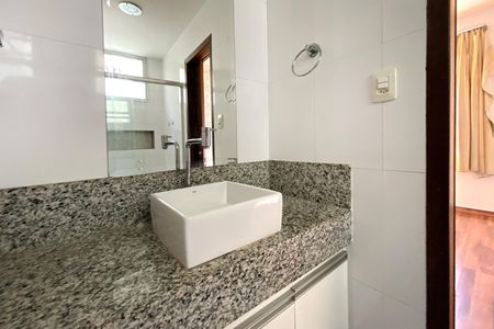 Apartamento à venda com 100m², 3 quartos e 2 vagas Apartamento à venda com 100m², 3 quartos e 2 vagasBanheiro da Suíte