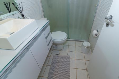 Apartamento à venda com 95m², 3 quartos e 2 vagas Apartamento à venda com 95m², 3 quartos e 2 vagasBanheiro da Suíte