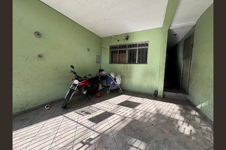 Garagem de casa à venda com 5 quartos, 150m² em Cipava, Osasco