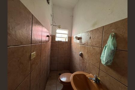 Casa à venda com 150m², 5 quartos e 2 vagas Casa à venda com 150m², 5 quartos e 2 vagasBanheiro Casa 02