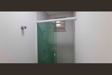 Banheiro de apartamento para alugar com 1 quarto, 24m² em Vila Butantã, São Paulo