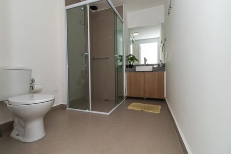 Banheiro de kitnet/studio para alugar com 1 quarto, 29m² em Pompeia, São Paulo