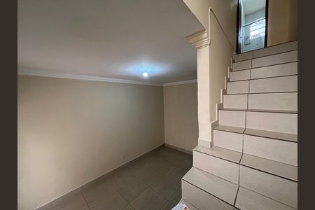 Escada de casa à venda com 2 quartos, 59m² em Ouro Preto, Belo Horizonte