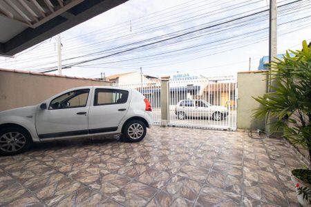 Garagem de casa à venda com 3 quartos, 219m² em Uberaba, Curitiba