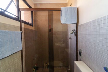 Banheiro de apartamento à venda com 1 quarto, 108m² em Cambuí, Campinas