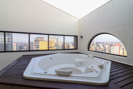 Apartamento à venda com 1 quarto, 108m² em Cambuí, Campinas