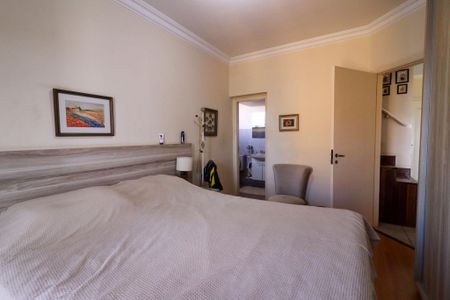 Quarto de apartamento à venda com 1 quarto, 108m² em Cambuí, Campinas