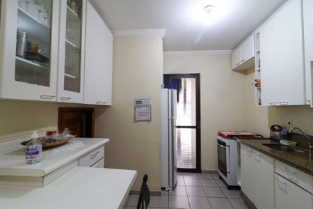 Cozinha de apartamento à venda com 1 quarto, 108m² em Cambuí, Campinas