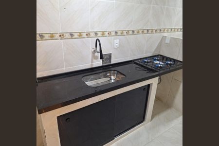 Cozinha de apartamento para alugar com 2 quartos, 53m² em Mutondo, São Gonçalo