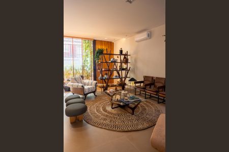 Sala de casa de condomínio à venda com 4 quartos, 300m² em Itaim Bibi, São Paulo