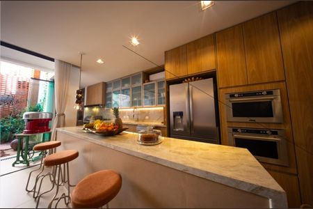 Cozinha de casa de condomínio à venda com 4 quartos, 300m² em Itaim Bibi, São Paulo