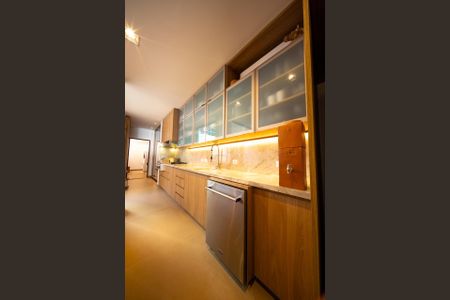 Cozinha de casa de condomínio à venda com 4 quartos, 300m² em Itaim Bibi, São Paulo