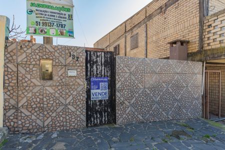 Fachada de casa à venda com 2 quartos, 65m² em Jardim Dona Leopoldina, Porto Alegre