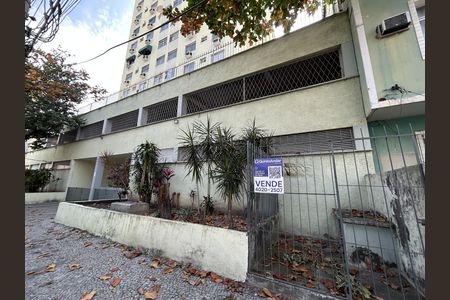 Apartamento à venda com 58m², 2 quartos e 1 vagaFachada + placa