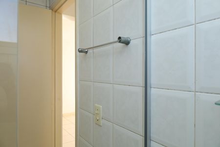 Banheiro de apartamento para alugar com 3 quartos, 54m² em Vila Taquari, São Paulo