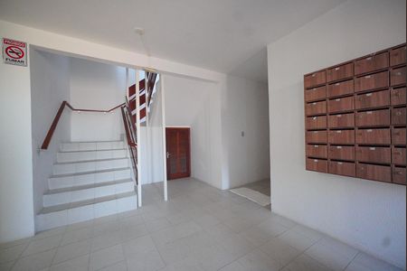 Hall de entrada de apartamento para alugar com 2 quartos, 50m² em Serraria, São José