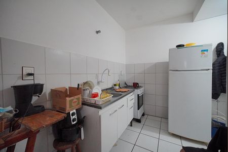 Cozinha de apartamento para alugar com 2 quartos, 50m² em Serraria, São José
