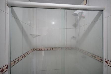 Banheiro de apartamento para alugar com 2 quartos, 50m² em Serraria, São José