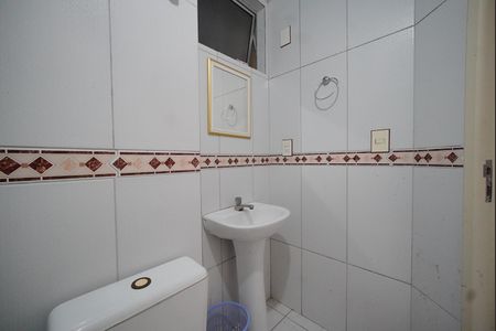 Banheiro de apartamento para alugar com 2 quartos, 50m² em Serraria, São José