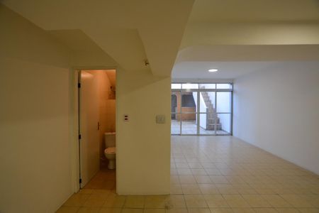 SALÃO de casa para alugar com 2 quartos, 225m² em Jardim das Vertentes, São Paulo
