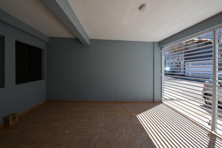 GARAGEM de casa para alugar com 2 quartos, 225m² em Jardim das Vertentes, São Paulo