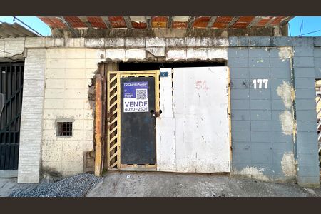 Placa instalada na fachada do imóvel de casa à venda com 2 quartos, 250m² em Vila Bancaria, Guarulhos