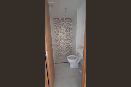 Banheiro de apartamento à venda com 2 quartos, 47m² em Vila 31 de Março, Campinas