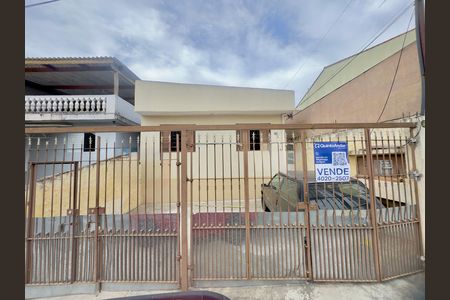 Placa instalada na fachada do imóvel de casa para alugar com 5 quartos, 155m² em Jardim Palmira, Guarulhos