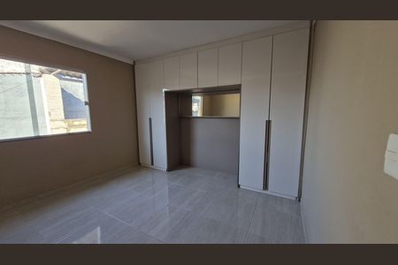 Quarto de casa para alugar com 2 quartos, 70m² em Cabral, Nilópolis