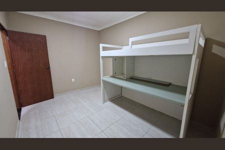 Quarto de casa para alugar com 2 quartos, 70m² em Cabral, Nilópolis