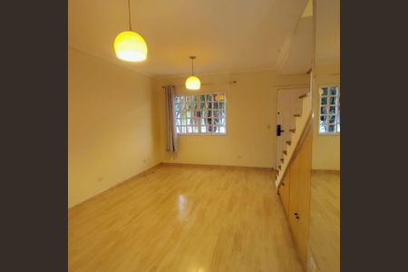 Casa de condomínio para alugar com 90m², 2 quartos e 2 vagas Casa de condomínio para alugar com 90m², 2 quartos e 2 vagasSala