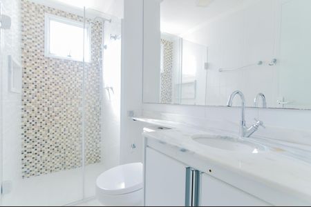 Banheiro da Suíte de apartamento para alugar com 3 quartos, 82m² em Jardim Flor da Montanha, Guarulhos