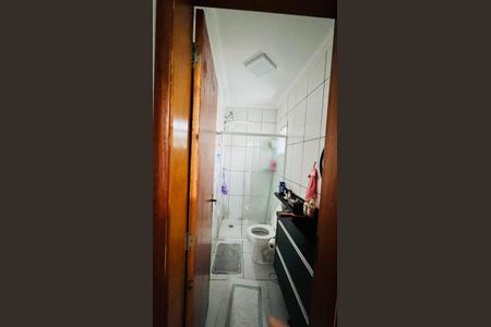 Banheiro de apartamento para alugar com 2 quartos, 50m² em Utinga, Santo André