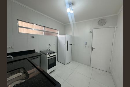 Cozinha de apartamento para alugar com 1 quarto, 50m² em Boa Vista, São Vicente
