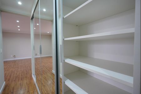Apartamento para alugar com 149m², 3 quartos e 2 vagas Apartamento para alugar com 149m², 3 quartos e 2 vagasArmário corredor