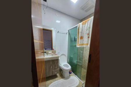 Banheiro de apartamento à venda com 3 quartos, 72m² em Glória, Porto Alegre