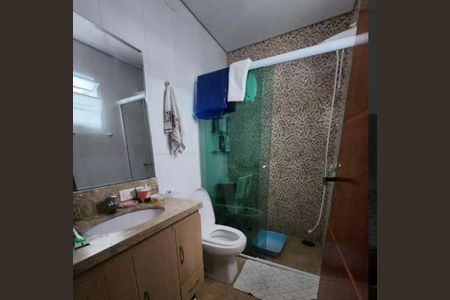 Banheiro de apartamento à venda com 3 quartos, 72m² em Glória, Porto Alegre