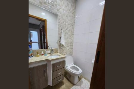 Banheiro de apartamento à venda com 3 quartos, 72m² em Glória, Porto Alegre