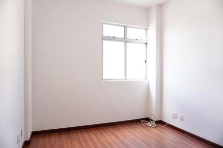 Quarto 3 de apartamento para alugar com 3 quartos, 71m² em Santa Efigênia, Belo Horizonte