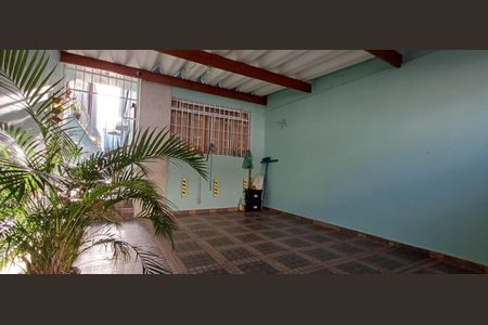 Área externa de casa à venda com 3 quartos, 80m² em Vila Elze, São Paulo