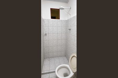 Banheiro de kitnet/studio para alugar com 1 quarto, 30m² em Inhoaíba, Rio de Janeiro